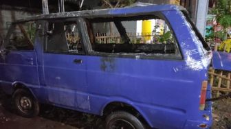 Kebakaran Mobil di Malang, Pengemudi Lolos dari Kobaran Api
