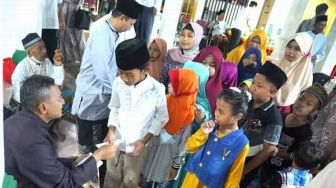 Asyik, Jelang Lebaran Anak-anak Dapat Uang Saku dari Bupati