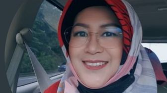 Dokter Tifa Tuding Rezim Jokowi Bayar Buzzer Demi Pertahankan Kekuasaan