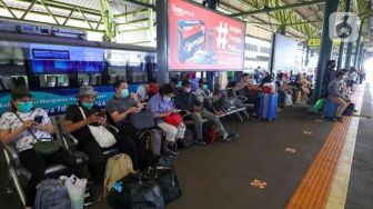 H-4, Kursi Penumpang Kereta Api di Stasiun Gambir Hampir Habis Terisi