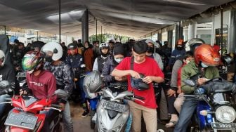 Kisah Pemudik Motor di Pelabuhan Merak, Rela Tempuh 15 Jam Perjalanan Demi Masakan Emak Saat Lebaran