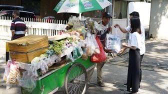 Generasi Muda Peruri Bagi-bagi Sembako pada Masyarakat Sekitar