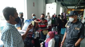 Arus Mudik WNI dari Malaysia ke Indonesia Masih Normal