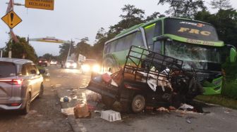 Alami Kecelakaan di Jalan Lintas Sumatera Muratara, Sopir Bus Family Raya Ceria Melarikan Diri