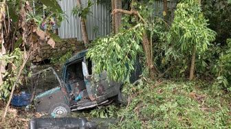 Mobil Terperosok Hindari Lubang di Jalan Daendels Kulon Progo, Satu Penumpang Meninggal Dunia