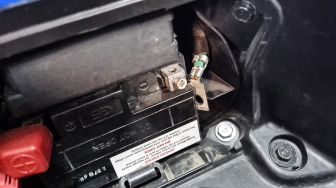 Aki Motor Tak Bisa Mengisi? Kupas Tuntas Penyebab dan Solusinya!