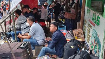 Berjam-jam Tunggu Bus, Pemudik di Tangerang: Gak Bisa Ngamuk Juga Karena Macet