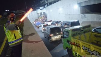 Kendaraan Pemudik Asal Sulawesi Selatan dan Sulawesi Utara Mulai Memadati Jalan Raya Gorontalo