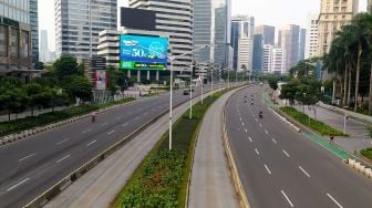 Suasana di Jalan Sudirman, Jakarta, Sabtu (30/4). [Suara.com/Oke Atmaja]

