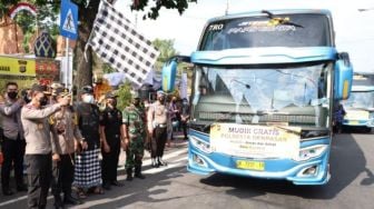 J99 Corp Sponsori Mudik Gratis Polresta Denpasar Untuk 150 Orang dari Bali ke Banyuwangi Dan Jember