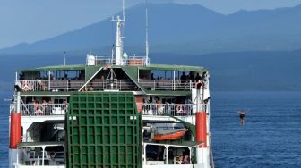 Kendaraan di Pelabuhan Gilimanuk Sempat Terjebak Macet Hingga 5 Jam Untuk Menyebrang ke Jawa