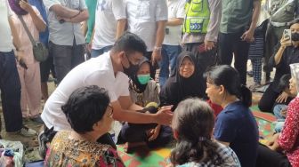 Sambangi Pengungsian Korban Kebakaran 41 Rumah di Medan, Bobby Nasution Janji Maksimalkan Bantuan dan Kirim Kue Lebaran