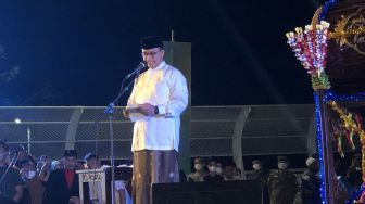 Buka Festival Bedug Saat Malam Takbir di JIS, Gubernur Anies Berpantun