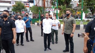 Niat Belanja Oleh-oleh di Malioboro, I Nengah Sutaga Tak Menyangka Ketemu Jokowi hingga Dapat Kaus