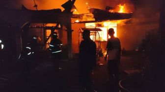 Rumah dan 10 Petak Kos-kosan di Padang Ludes Terbakar