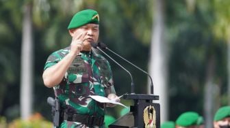 Sebut Bakal Ada Rotasi Kepala Staf TNI, KSAD Dudung: Yah, Effendi Simbolon Didengerin...