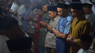 Jamaah Tarekat Naqsabandiyah Rayakan Idul Fitri Hari ini