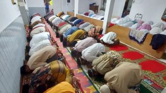 Rayakan Lebaran Lebih Cepat, Jemaah Tarekat Naqsabandiyah Kota Padang Gelar Shalat Idul Fitri 1443 Hijriah