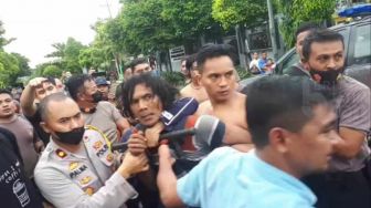 Terpopuler Kemarin: Drama Penangkapan Pelaku Pembunuhan di Tuban, Peracik Petasan Terluka Parah Akibat Ledakan