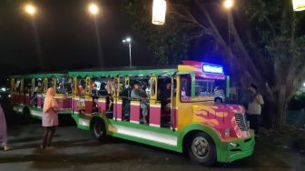 Rayakan Lebaran, Anak-Anak di Sleman Takbir Keliling Naik Kereta Kelinci