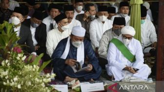 Ribuan Warga Palembang Salat Idul Fitri di Masjid Agung, Dihadiri Gubernur Herman Deru