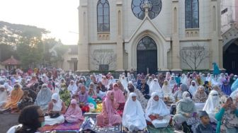 Pelataran Gereja Kayutangan Malang Jadi Tempat Sholat Idul Fitri