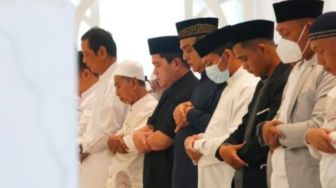 Menteri Erick Thohir Salat Ied di Masjid At-Thohir: Alhmadulilah Ramai Sekali
