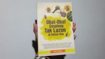 Mengenal Obat-obatan Alternatif Lewat Buku 'Obat-Obat Cespleng Tak Lazim di Sekitar Kita'