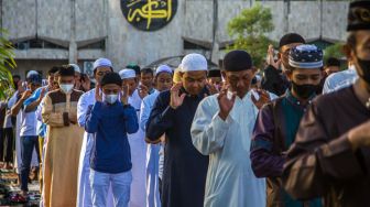 Umat islam menunaikan ibadah Shalat Idul Fitri 1 Syawal 1443 Hijriah di Masjid Raya Sabilal Muhtadin, Banjarmasin, Kalimantan Selatan, Senin (2/5/2022). [ANTARA FOTO/Bayu Pratama S/hp]