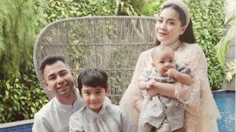 Mudik ke Bandung, Raffi Ahmad Ziarah ke Makam Ayah Saat Lebaran