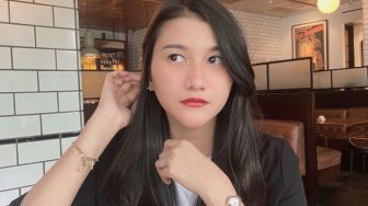 Kocak! Ex Member JKT48 Saktia Oktapyani Kehilangan Rendang 4 Kg Karena Salah Masuk Mobil, Netizen Khawatir Nasib Ayahnya