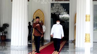 Perempuan Kencan dengan Pria Berseragam Disuruh Talangi Bayar Makan, Prabowo Susul Jokowi ke Jogja
