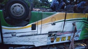 Bus Angkutan Perantau Minang Terbalik di Padang Saat Idul Fitri, 2 Bocah Meninggal dan Puluhan Penumpang Luka-luka