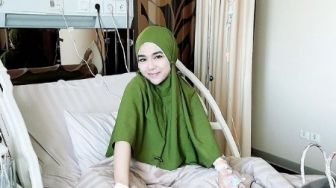 Dirawat di Rumah Sakit Jiwa, Medina Zein Sering Ancam Lompat dari Gedung