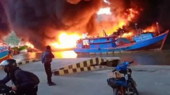 Libur Melaut Saat Lebaran, Kapal Nelayan di Dermaga Batere Cilacap Terbakar