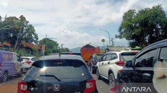 Macet Total, Pengendara di Jalur Cianjur-Bandung Terjebak Selama 6 Jam