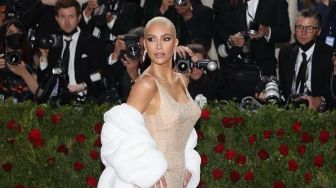 Dipakai Kim Kardashian di Met Gala Meski Sesak, Gaun Bersejarah Marilyn Monroe Rusak?