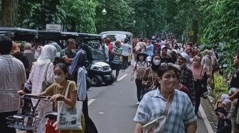 Kebun Raya Bogor Diserbu Puluhan Ribu Wisatawan