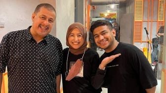 Dari Atta Halilintar sampai Alshad Ahmad, 5 Artis dan Selebgram Ramaikan Grand Opening Warung Pak Muh