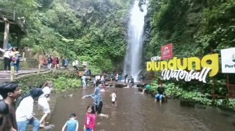 Libur Lebaran, Wisata Air Terjun Dlundung Mojokerto Dipadati Pengunjung