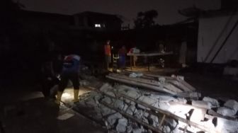 Angin Puting Beliung Robohkan 2 Rumah di Jogja, Atap Beterbangan dan Pohon Tumbang