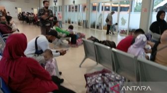 Waduh! Gara-gara Bus Terlambat Datang, Ratusan Penumpang Menumpuk di Terminal Purwokerto