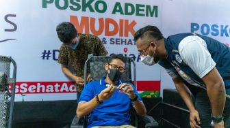 Tinjau Posko Adem di Bandung dan Solo, Sandiaga Uno Apresiasi Kolaborasi Swasta