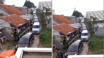 Ampun Deh! Niat Hindari Kepadatan Jalan Raya, Berbagai Kendaraan Malah Kejebak Macet di Gang Perkampungan Warga