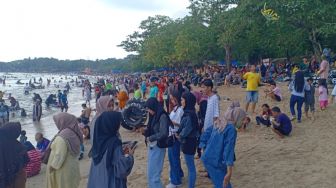 BMKG Prediksi Potensi Gelombang Tinggi di Perairan Banten, Polisi Wanti-wanti Wisatwan Pantai Anyer-Carita Waspada