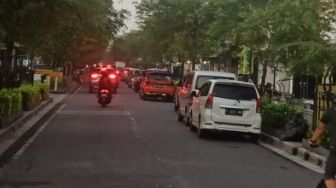 Viral Mobil Parkir Sembarangan di Sepanjang Jalan Malioboro, Delapan Mobil Ditilang Polisi