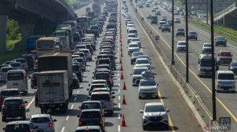 Dilebarkan, Kini Jalan Tol Jakarta-Cikampek Memiliki 4 Lajur