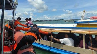 Perahu Pancung dari Pulau Penyengat Mati Mesin di Tengah Laut, 15 Orang Penumpang Beruntung Diselamatkan SAR