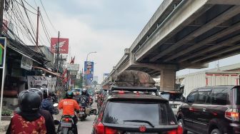 Kemacetan Kalimalang Trending di Twitter Gara-gara Macet, Warganet: Parkir Berjemaah