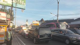 Jalur Jakarta Menuju Puncak Ditutup Sejak Pagi Hingga Siang